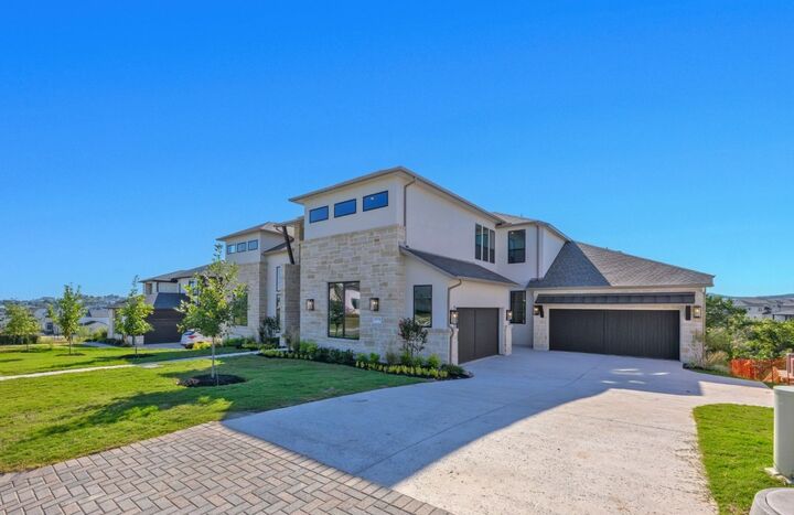 Property Photo: 915 Tomichi Bend TX 78738