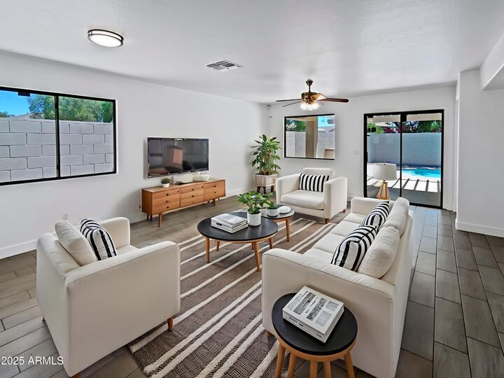 Property Photo: 323 E Senna Way AZ 85143