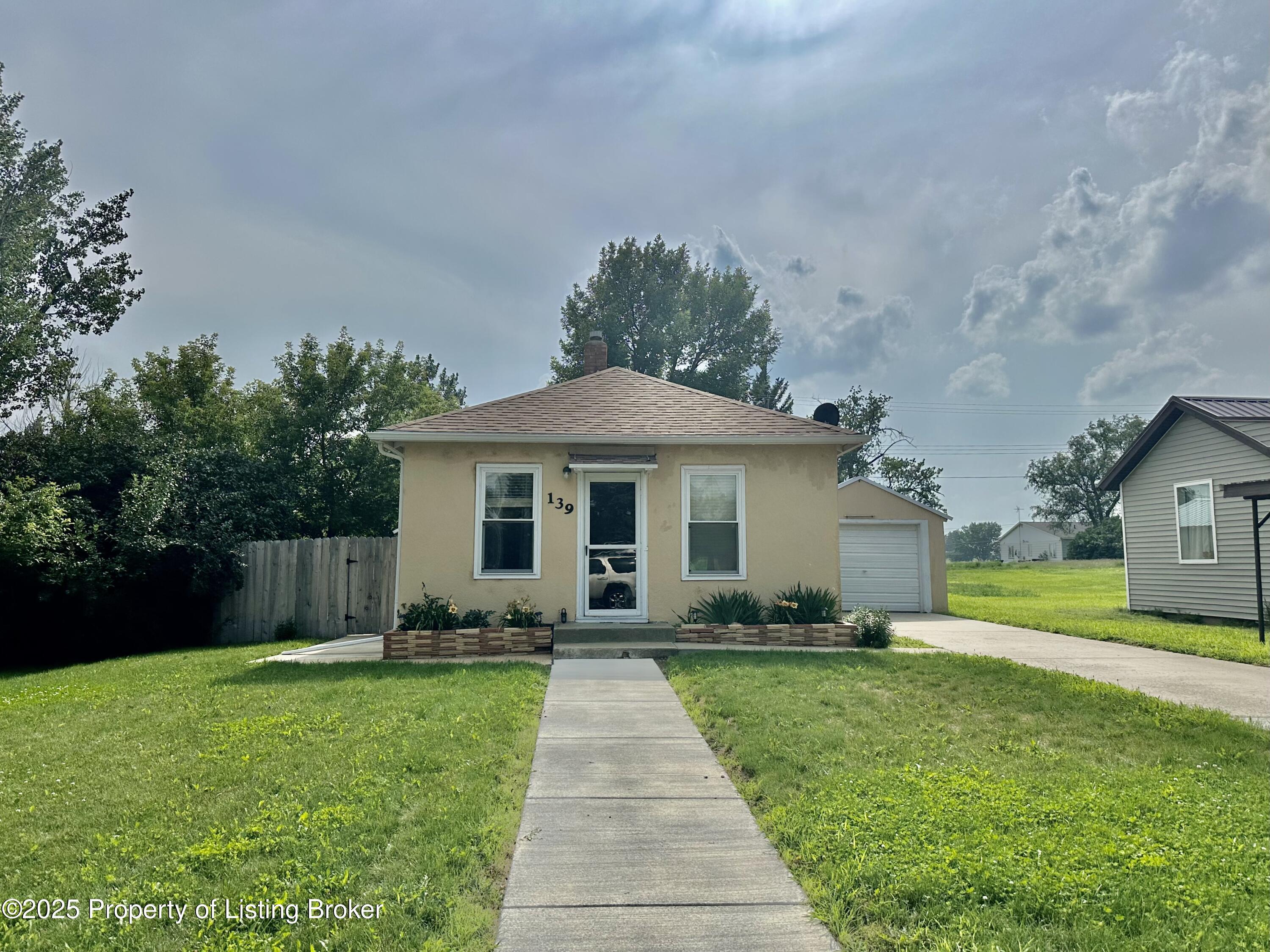 139 3rd Ave NW  Killdeer ND 58640 photo