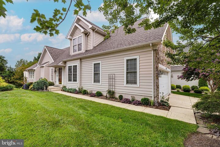 Property Photo: 25585 Creek Run Terrace VA 20152