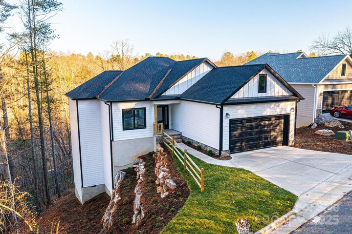 Property Photo: 518 Park Way NE NC 28645