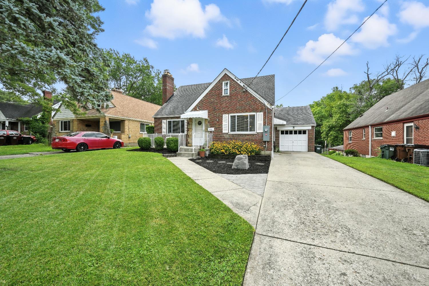 Property Photo: 2771 Byrneside Drive OH 45239