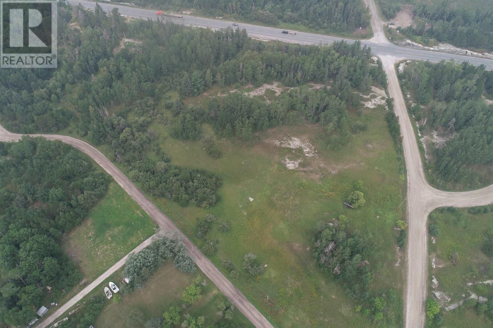 Photo de la propriété:  Villeneuve Rd SW  ON P9N 0B9 