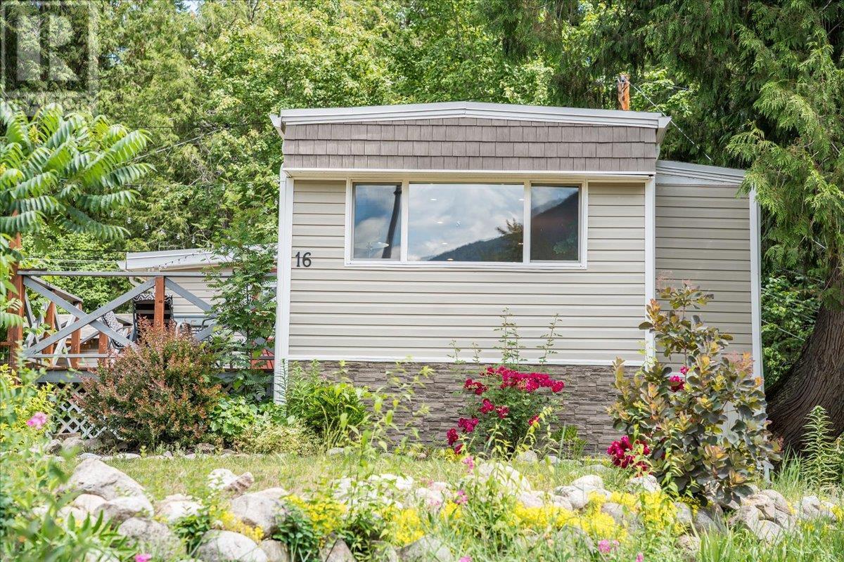 Property Photo: 4029 Broadwater Road 16 BC V1N 4V6