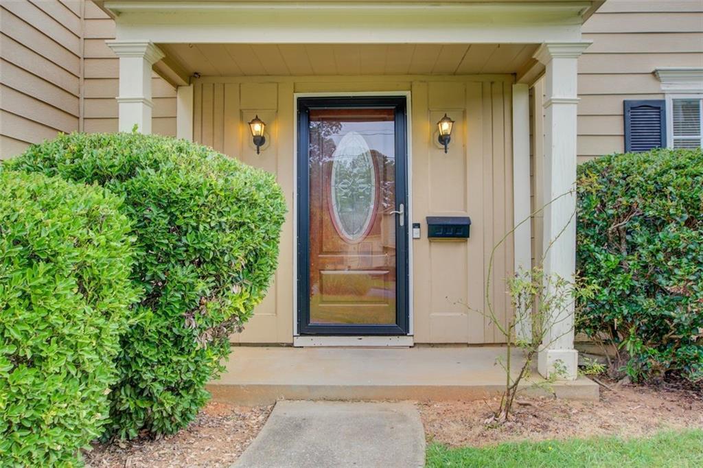 Property Photo: 107 Gatwick Court GA 30274