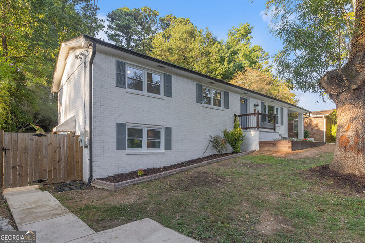 Property Photo: 2494 Windmere Drive NW GA 30071