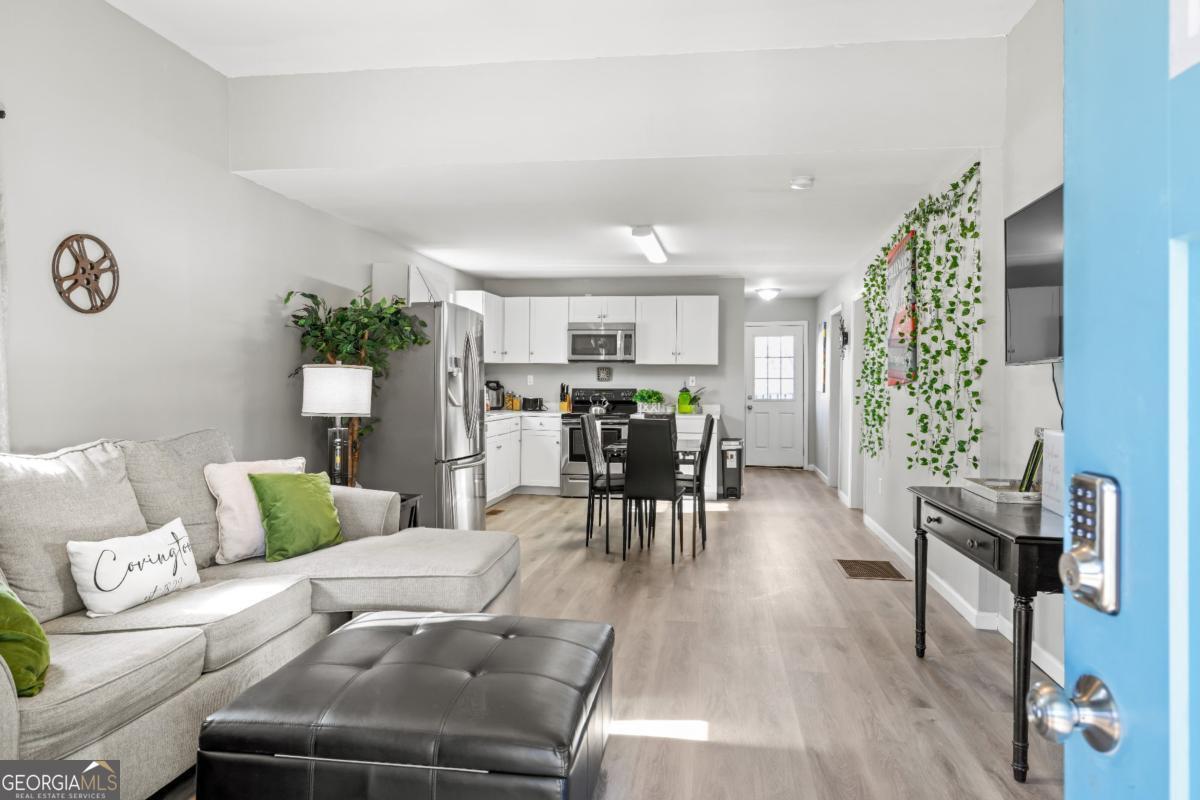 Property Photo: 2220 Lee St SW GA 30014