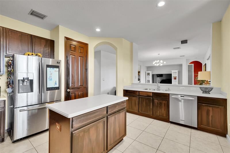 Property Photo:  4100 E Gardenia Ave  FL 33332 