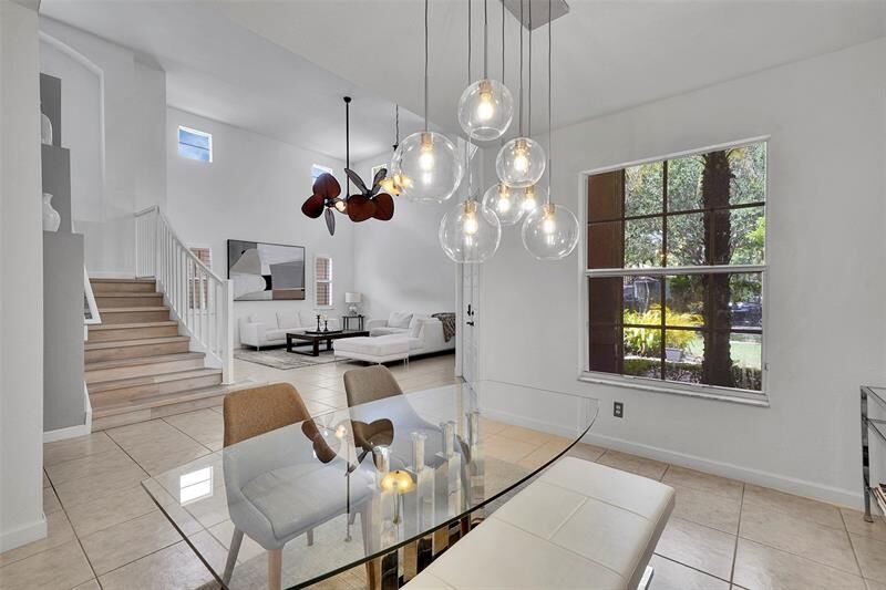 Property Photo: 4100 E Gardenia Ave FL 33332