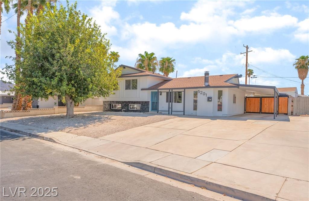 Property Photo: 5201 Champions Avenue NV 89142