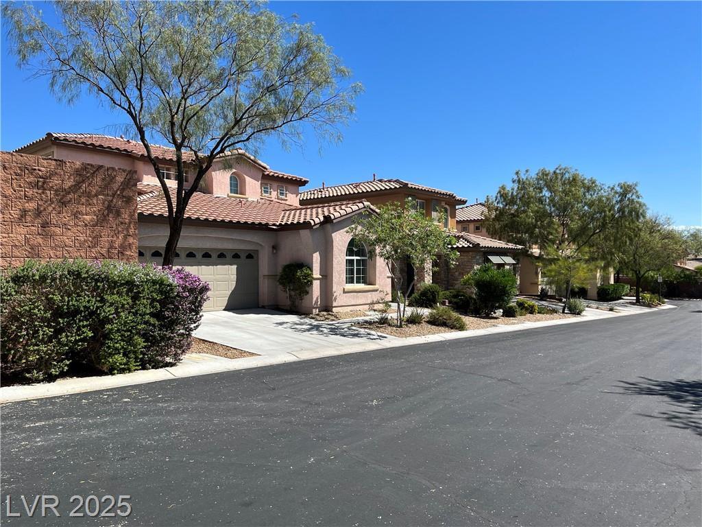 Property Photo:  