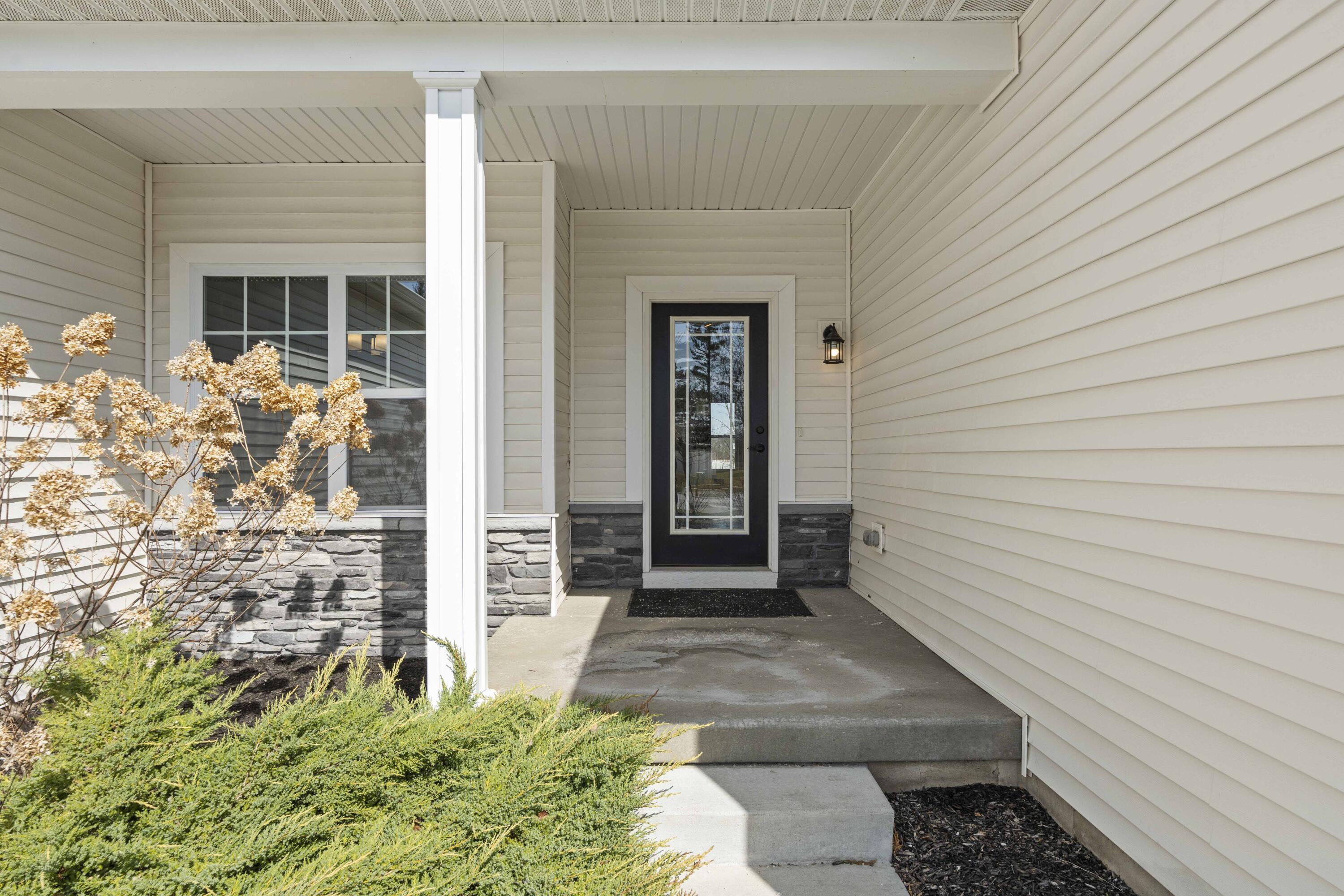 Property Photo:  5652 Burr Rdg Circle  IN 46307 
