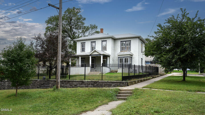 Property Photo:  522 N 2nd Street  ND 58501 