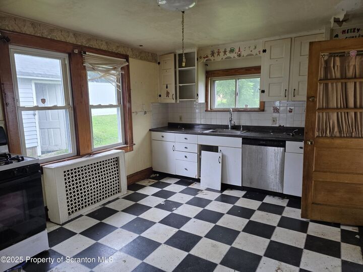 Property Photo: 904 W Grant Street PA 18447