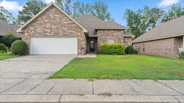 96 Village Dr  Hattiesburg MS 39402 photo