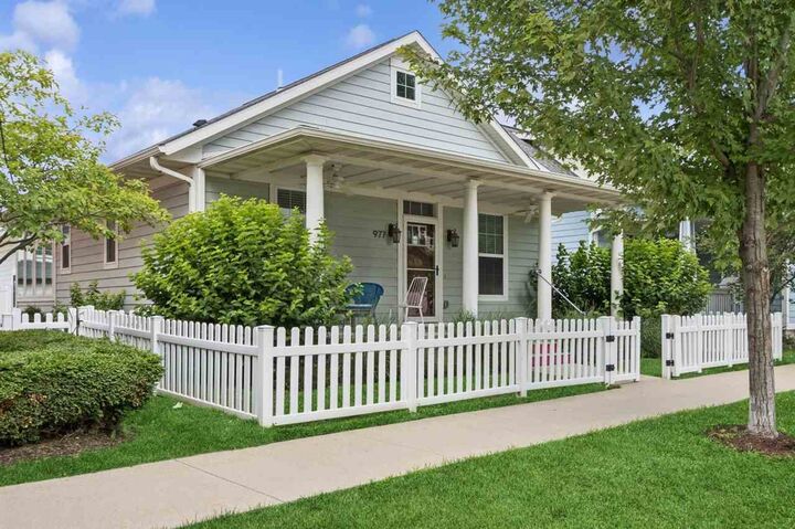 977 Ball St   IA 52245 photo