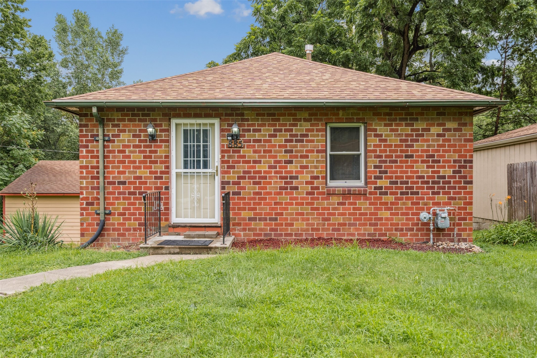 885 NW 43rd Avenue  Des Moines IA 50313 photo