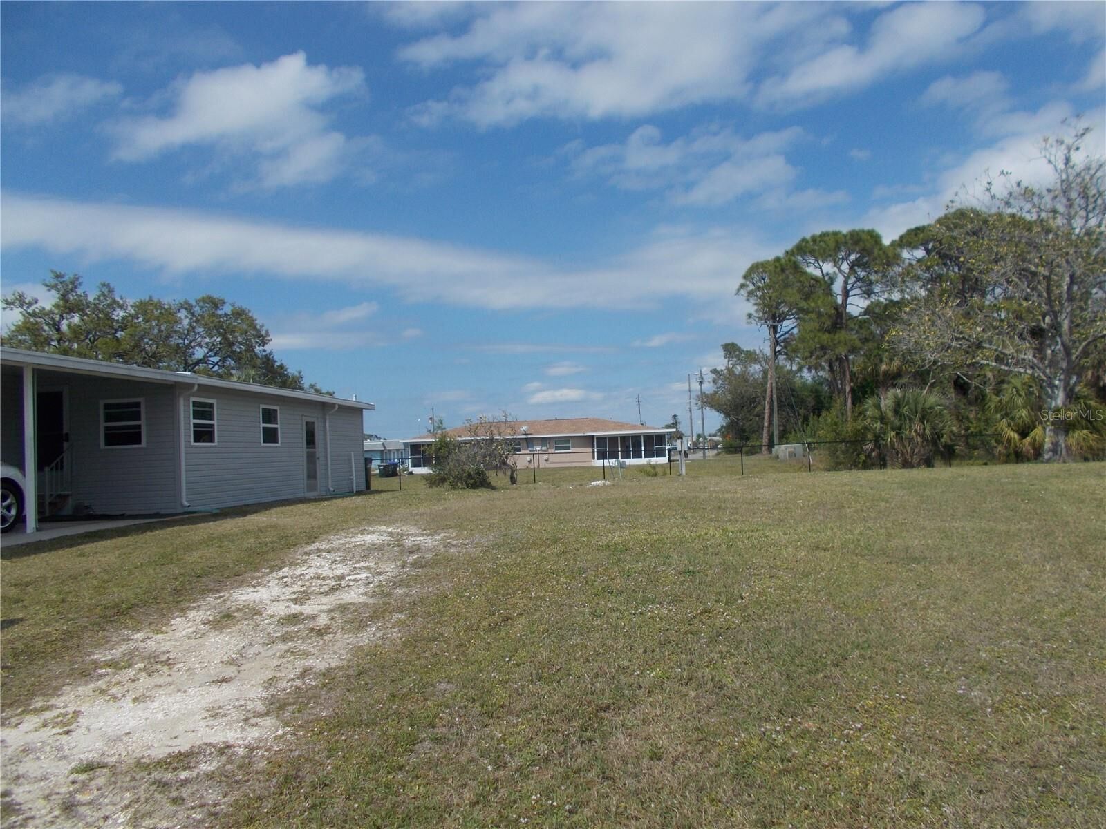 Property Photo: 5552 Holiday Park Boulevard FL 34287