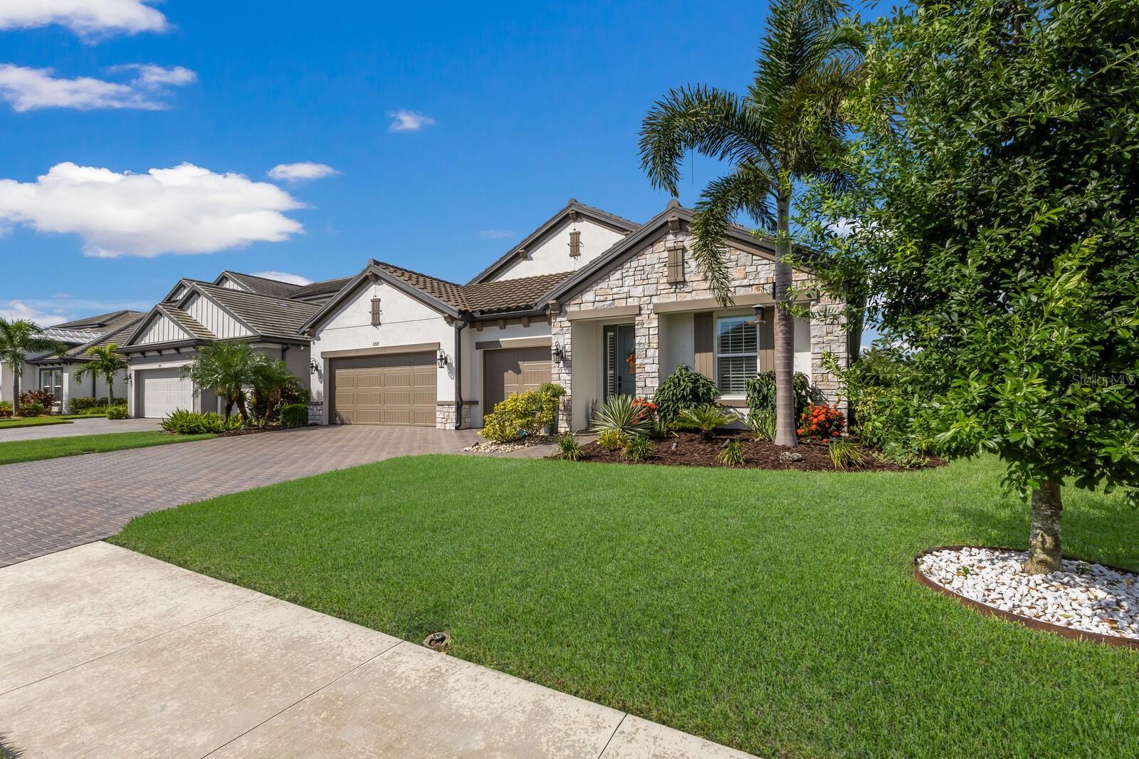 Property Photo: 2209 Woodleaf Hammock Court FL 34211