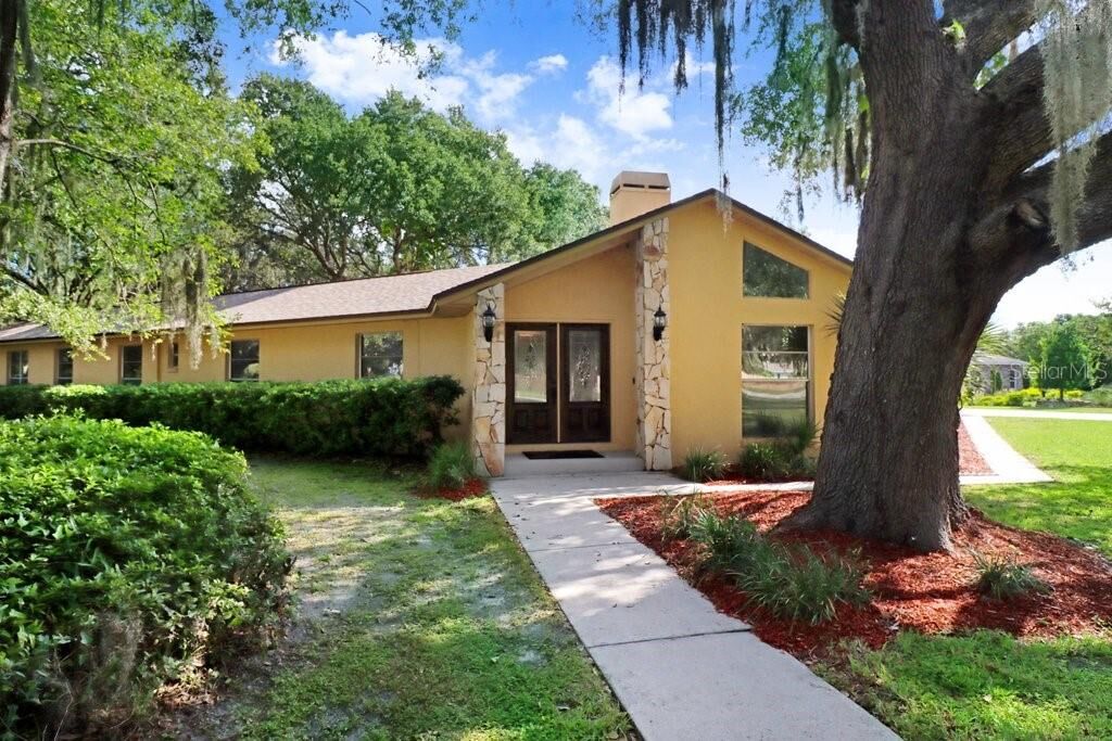 Property Photo:  11806 Shadow Run Boulevard  FL 33569 