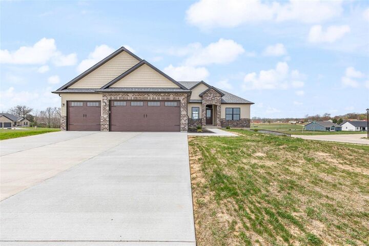 1097 Aspen  Farmington MO 63640 photo