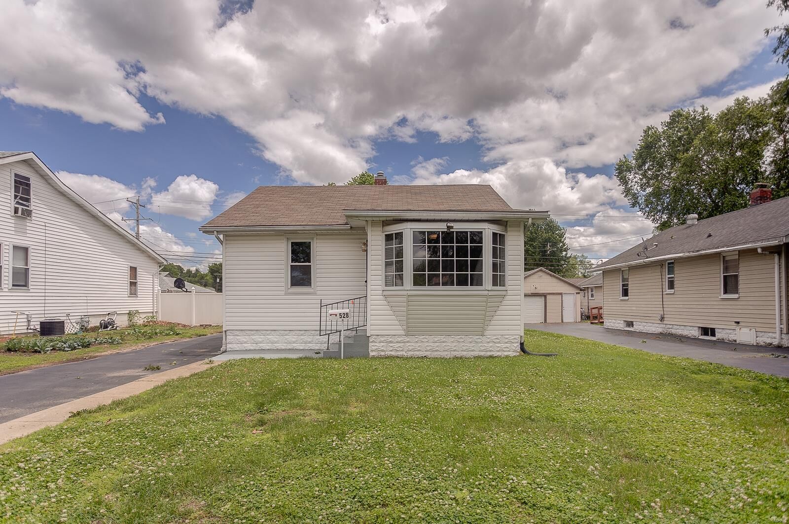 Property Photo: 528 Lincoln Avenue IL 62024
