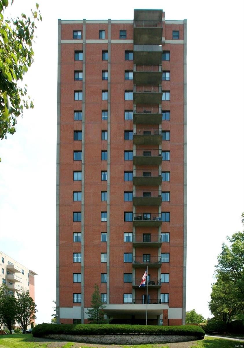 Property Photo:  816 S Hanley Road 15B  MO 63105 