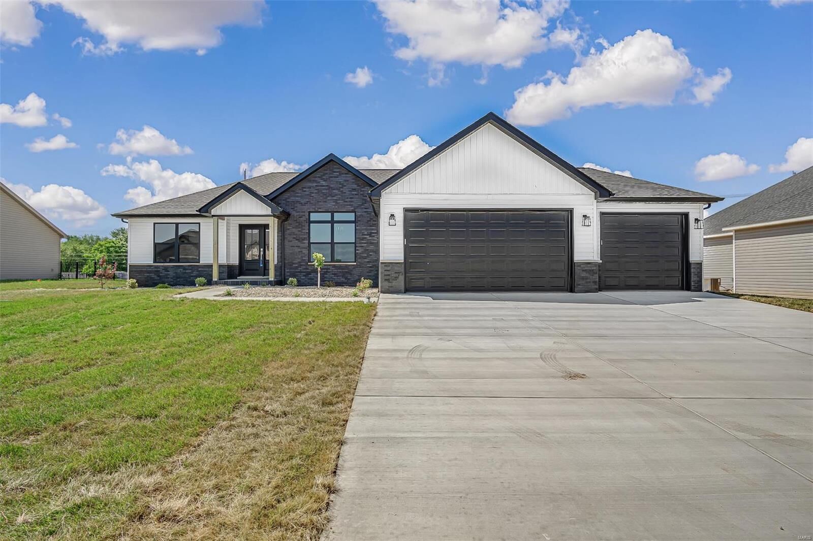 Property Photo:  460 Hayden Drive  IL 62298