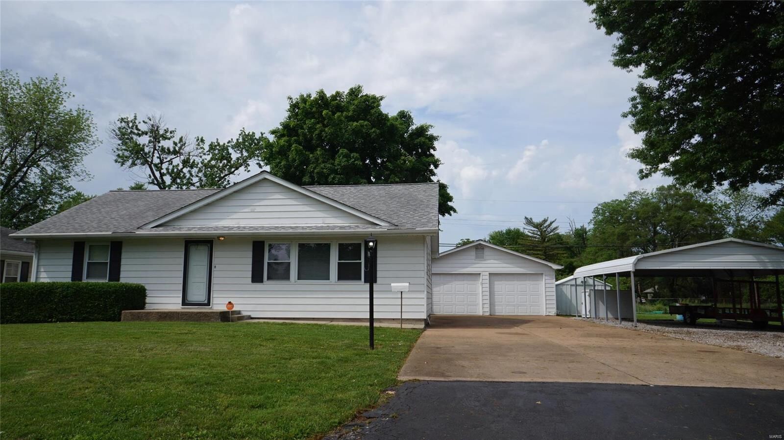 Property Photo: 808 La Salle Drive IL 62206