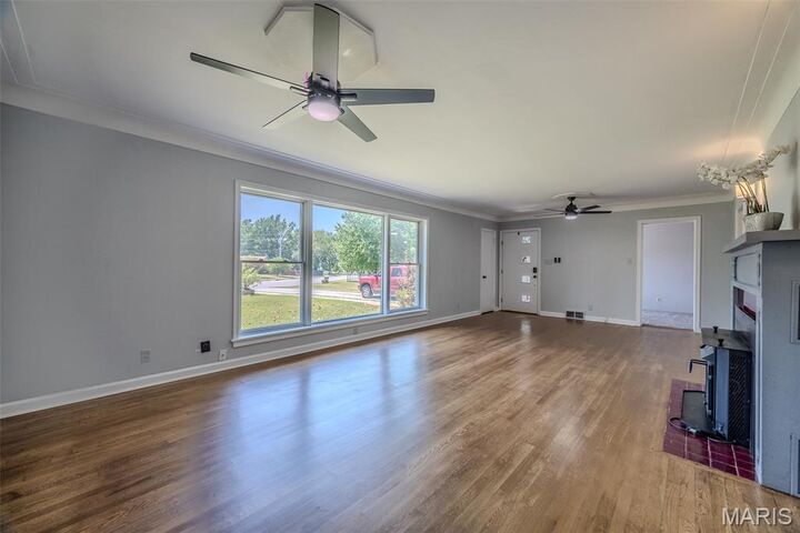 Property Photo:  