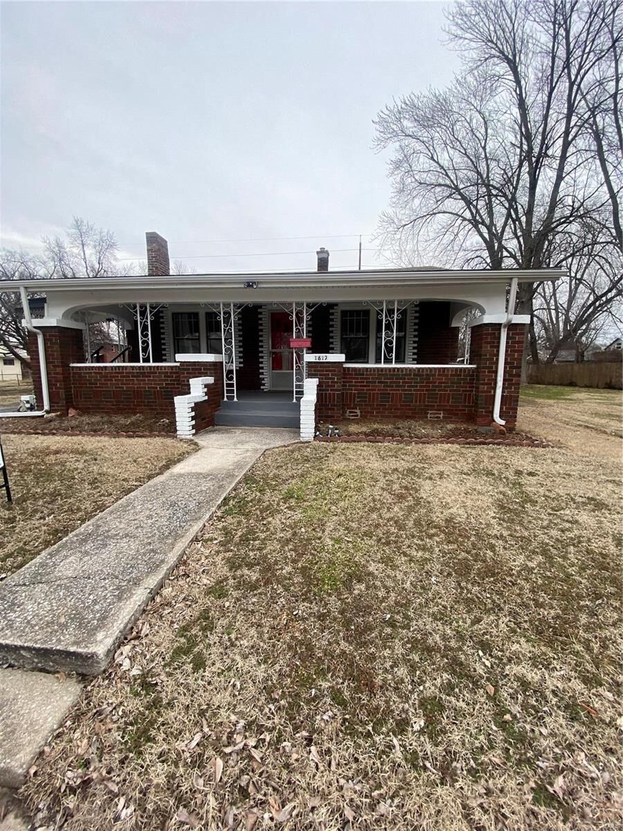 Property Photo:  1617 Ferguson Avenue  IL 62040 
