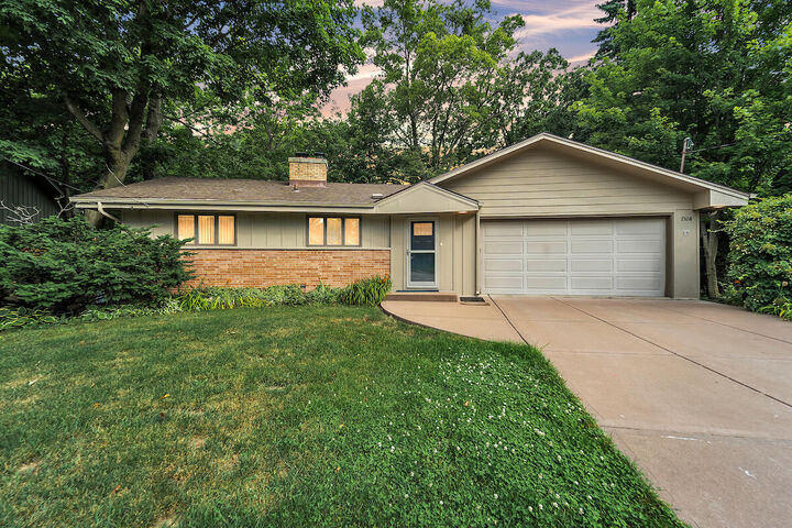 1524 Spring Valley Dr  Racine WI 53405 photo