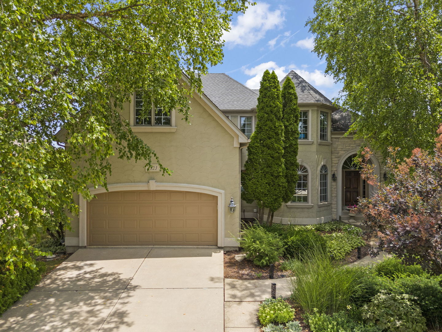 Property Photo: 1123 Chadwick Court IL 60502
