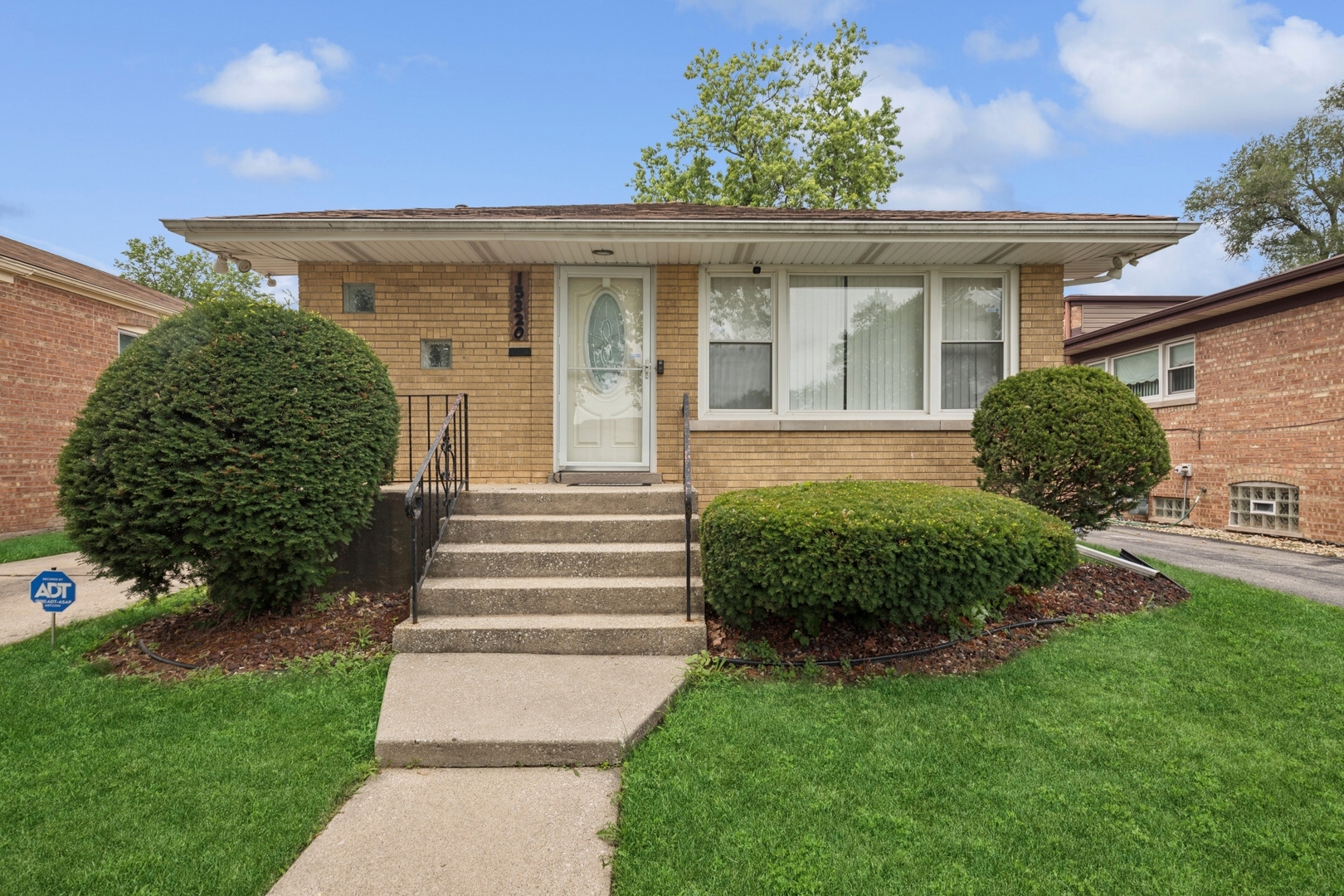 Property Photo: 15320 Evers Street IL 60419