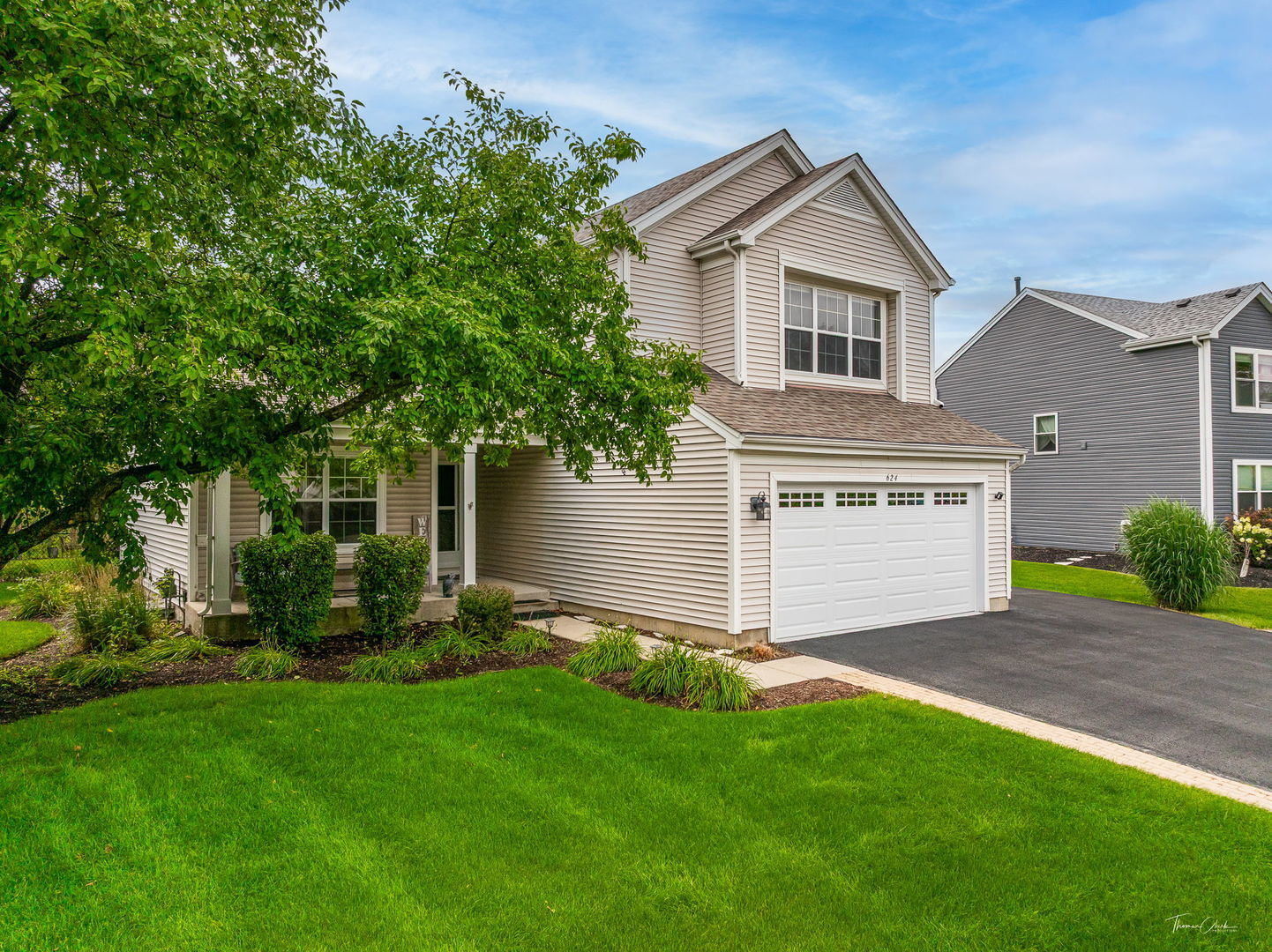 Property Photo:  624 Fenwick Lane  IL 60177 