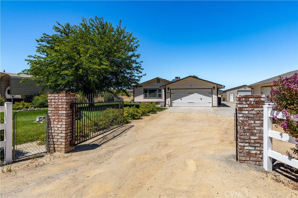 Property Photo:  5095 Whispering Oak Way  CA 93446 