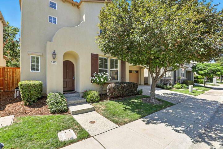 Property Photo: 5423 Knotty Pine Way CA 95835