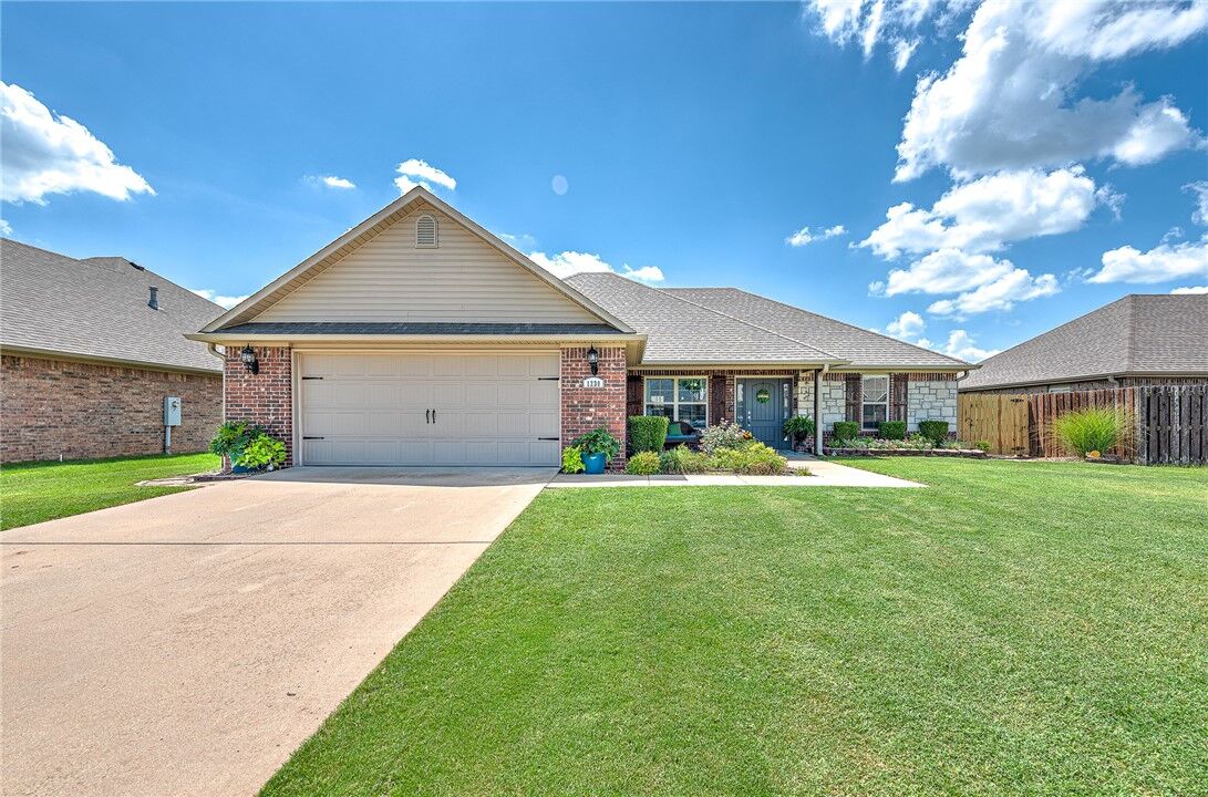 Property Photo: 1230 Coventry Lane AR 72719