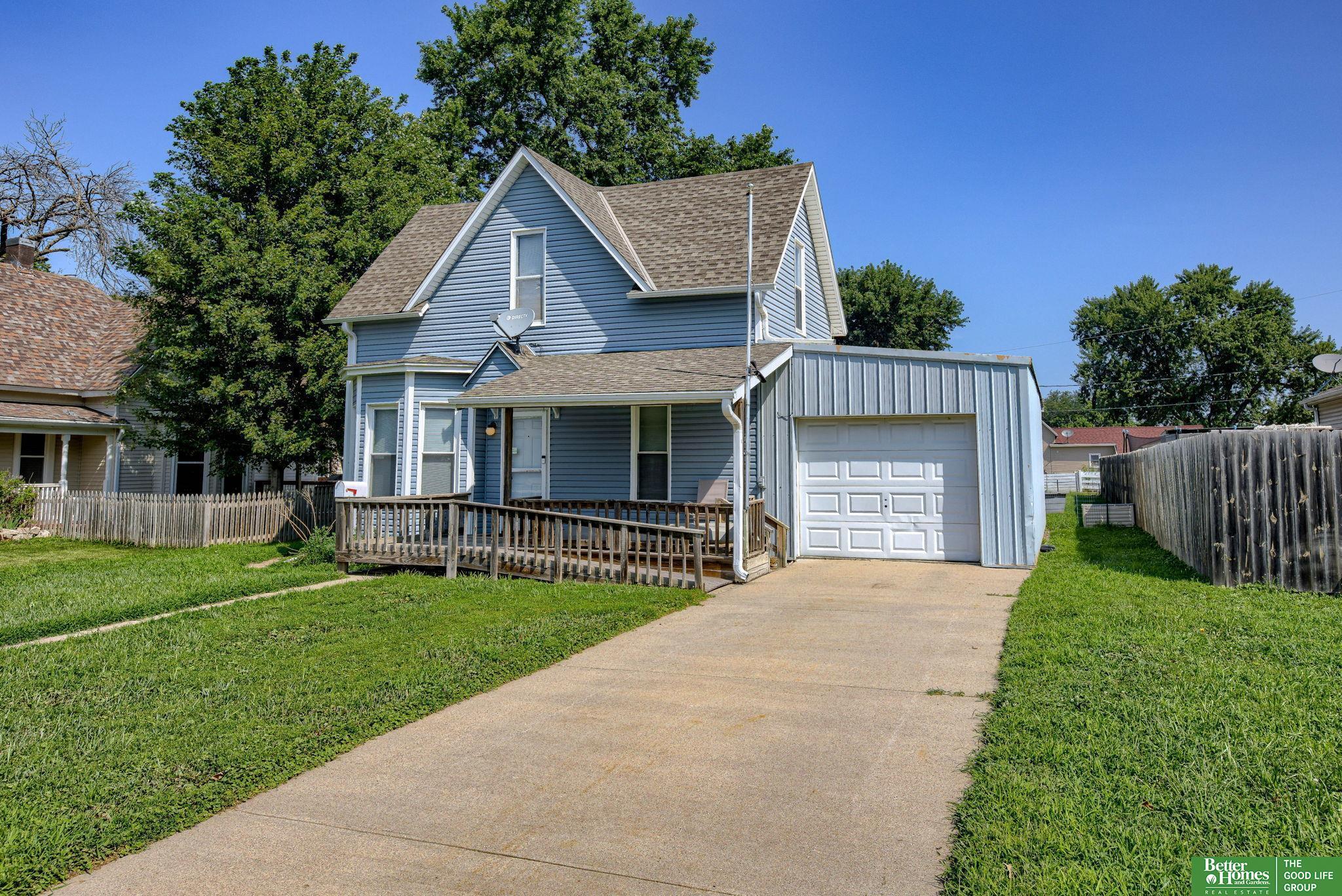 Property Photo:  1454 Nebraska Street  NE 68008 