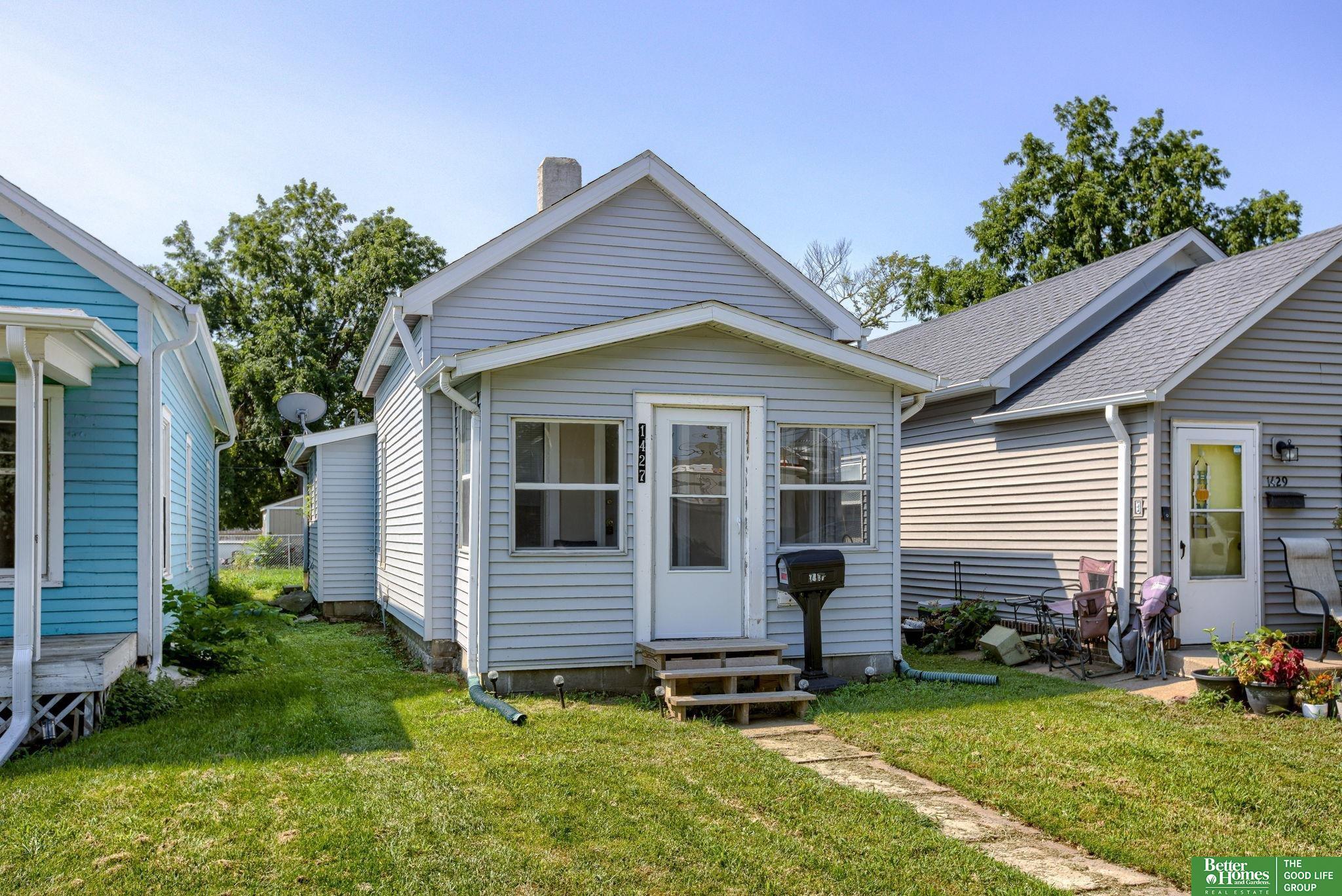 Property Photo:  1427 Lincoln Street  NE 68008 