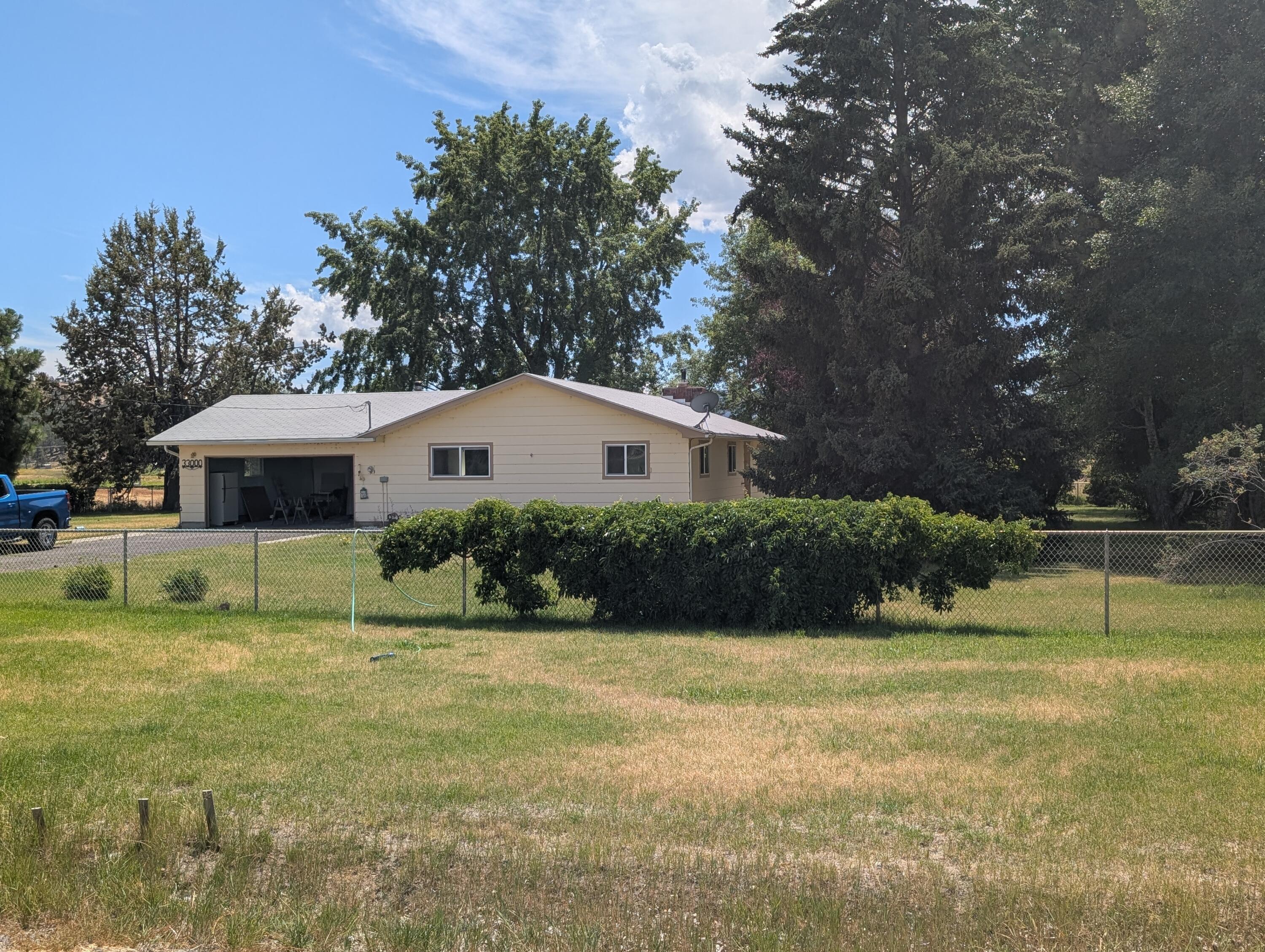 Property Photo: 33000 McCartie Lane OR 97623