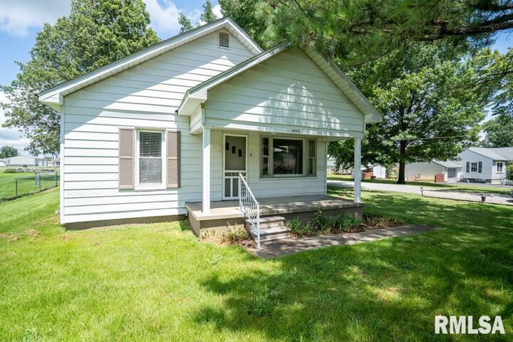 Property Photo:  1206 E Boulevard Street  IL 62959 