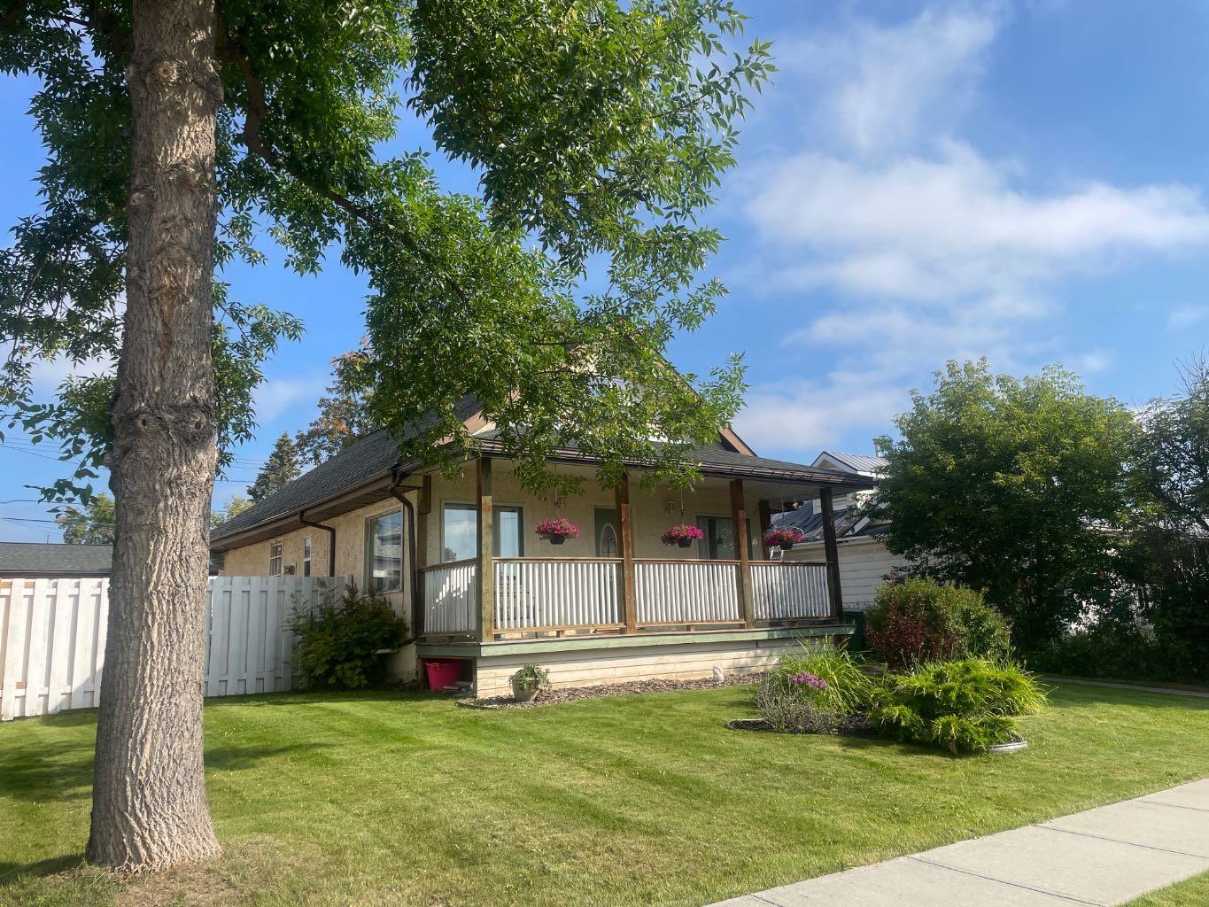 4614 5 Avenue  Edson AB T7E 1C7 photo