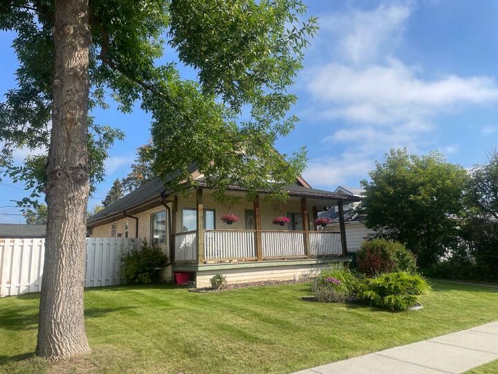 4614 5 Avenue  Edson AB T7E 1C7 photo