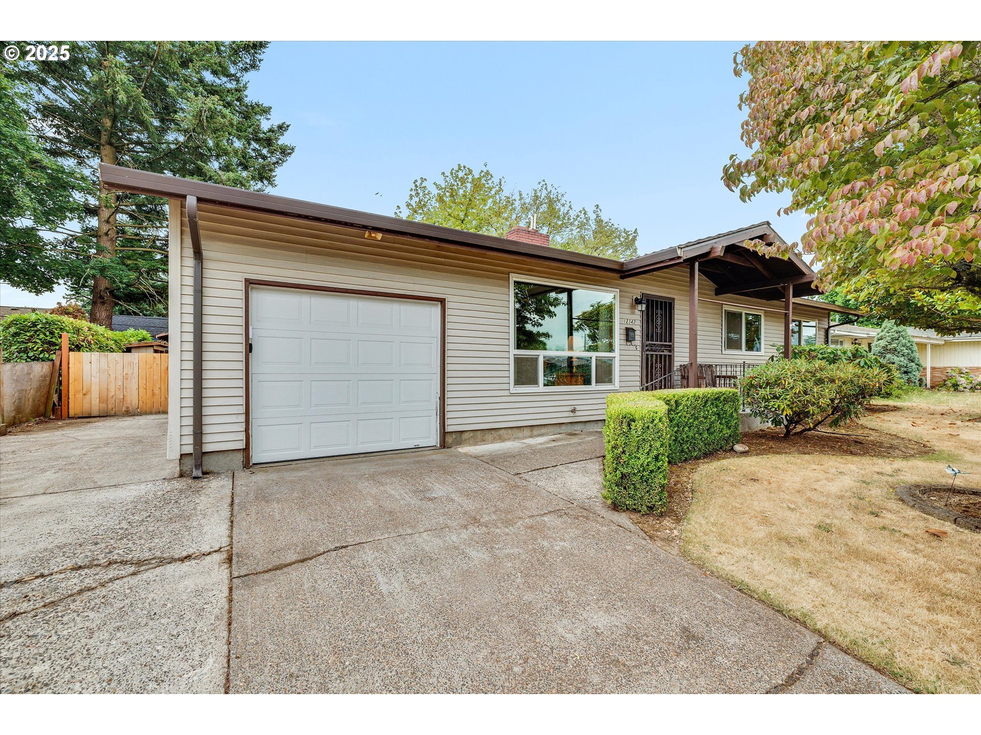 Property Photo: 12342 NE Knott St OR 97230