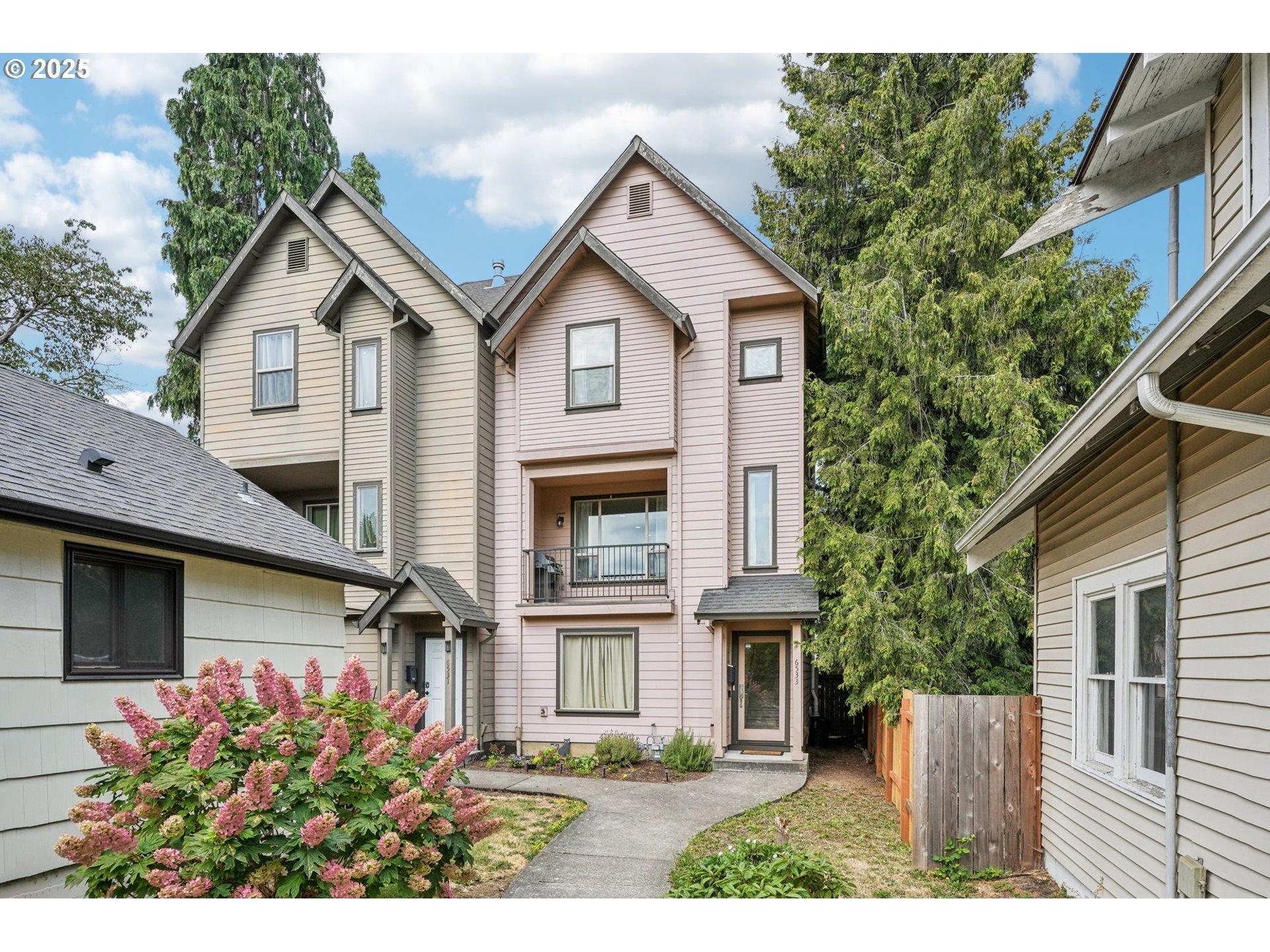 6533 N Maryland Ave  Portland OR 97217 photo