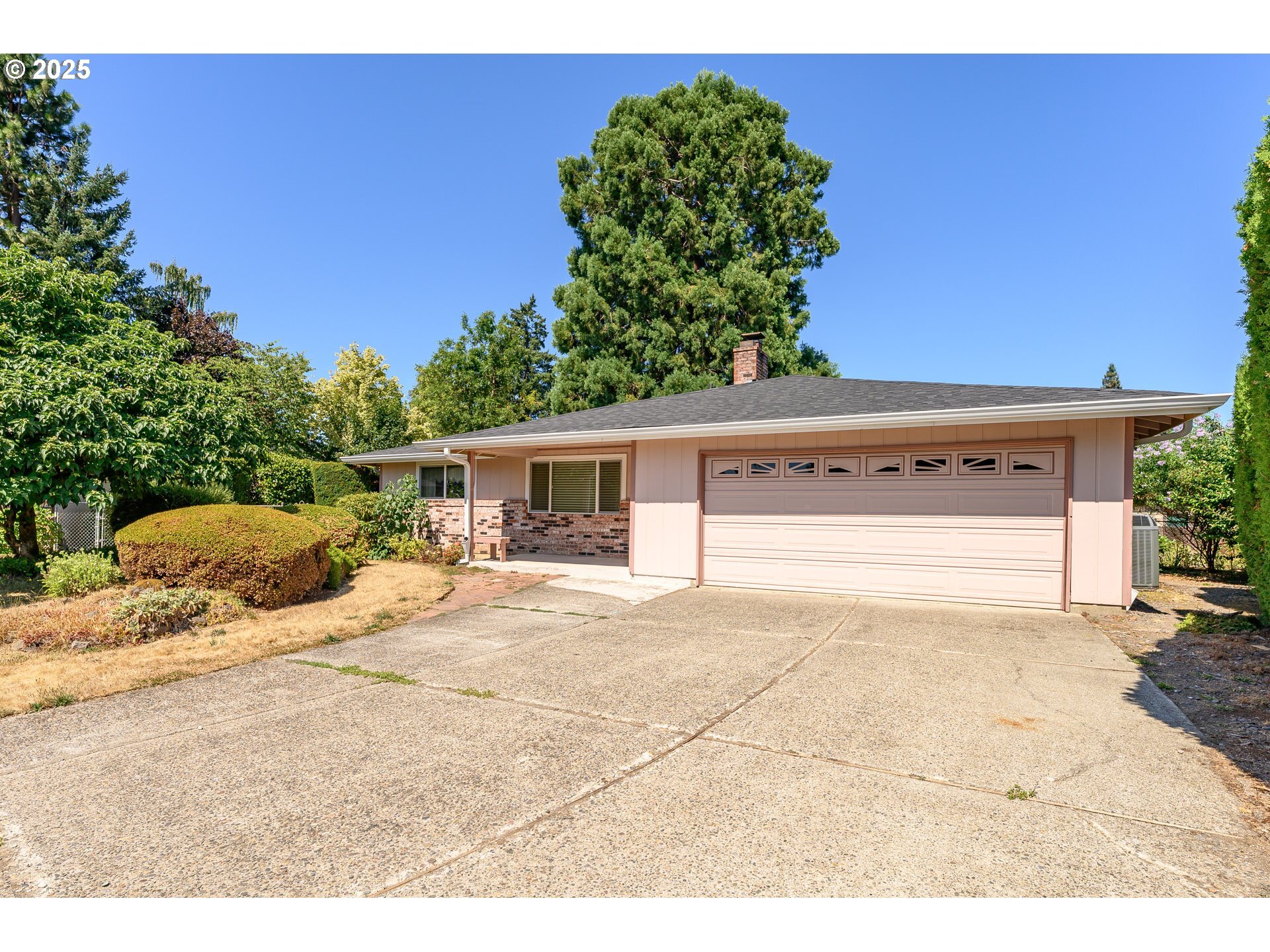 Property Photo: 16265 SE Echo Way OR 97267