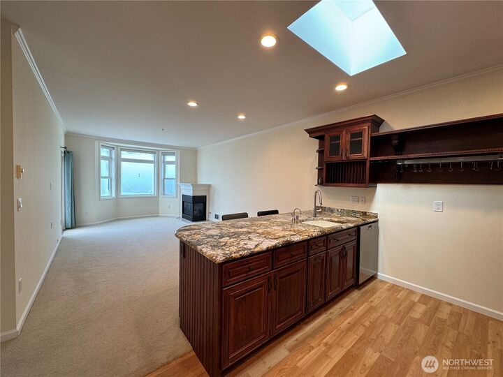 Property Photo:  122  State Street S 305E  WA 98033 