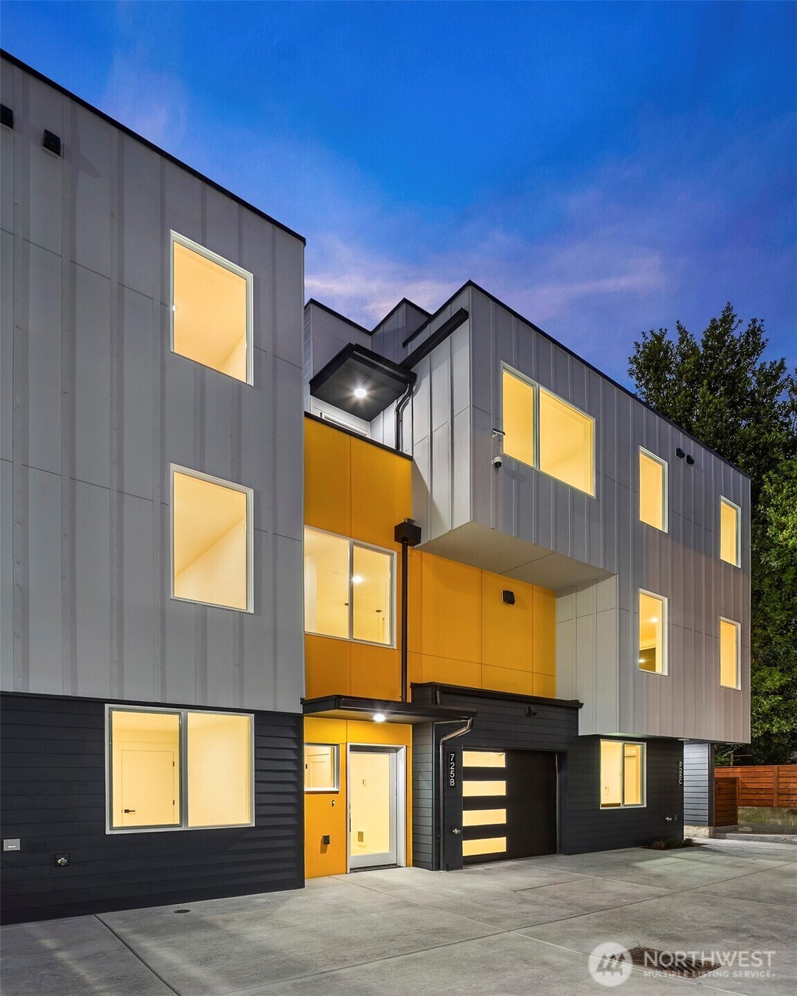 Property Photo: 725 18th Avenue B WA 98122