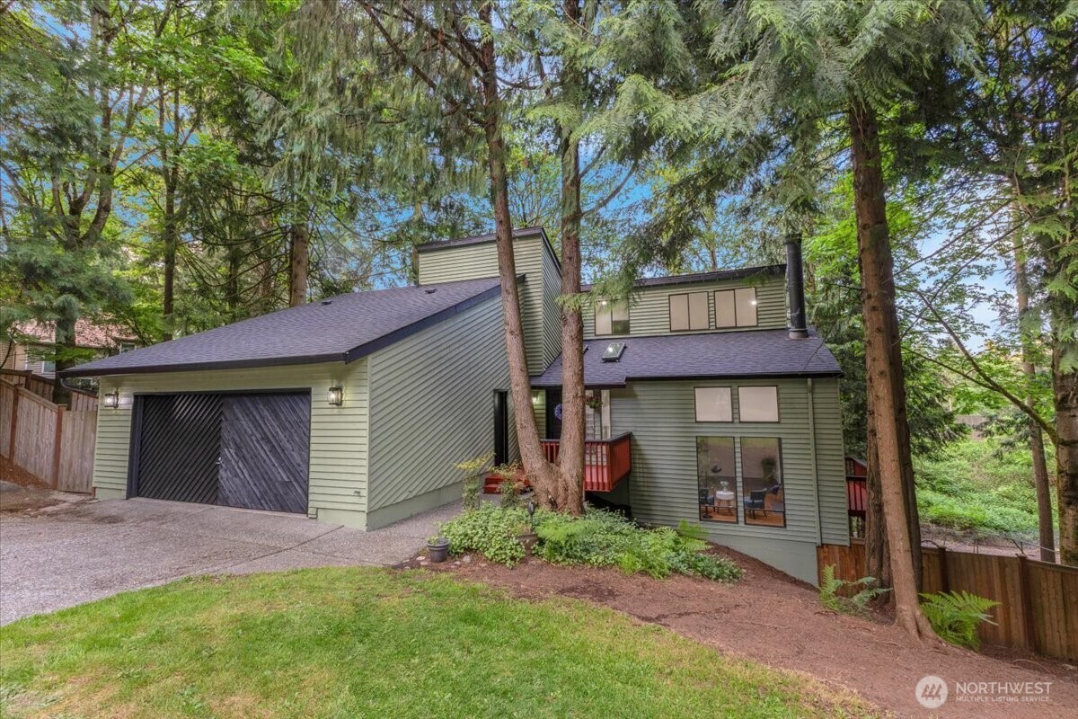Property Photo: 21827 4th Avenue SE WA 98021